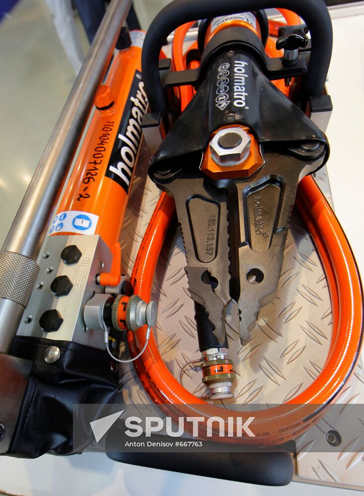 Holmatro rescue instrument