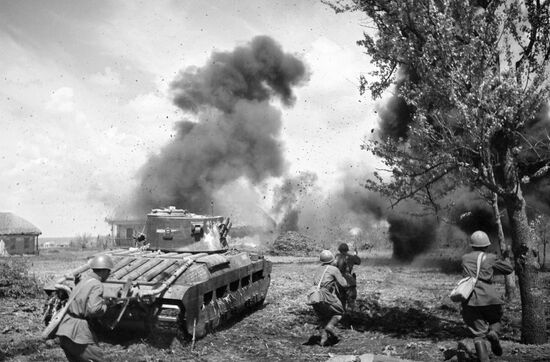 Tank battle near town of Zmiiv