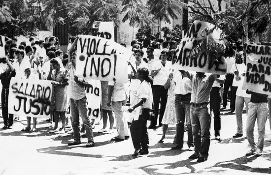 Massive anti-dictatorship demonstration in Asuncion