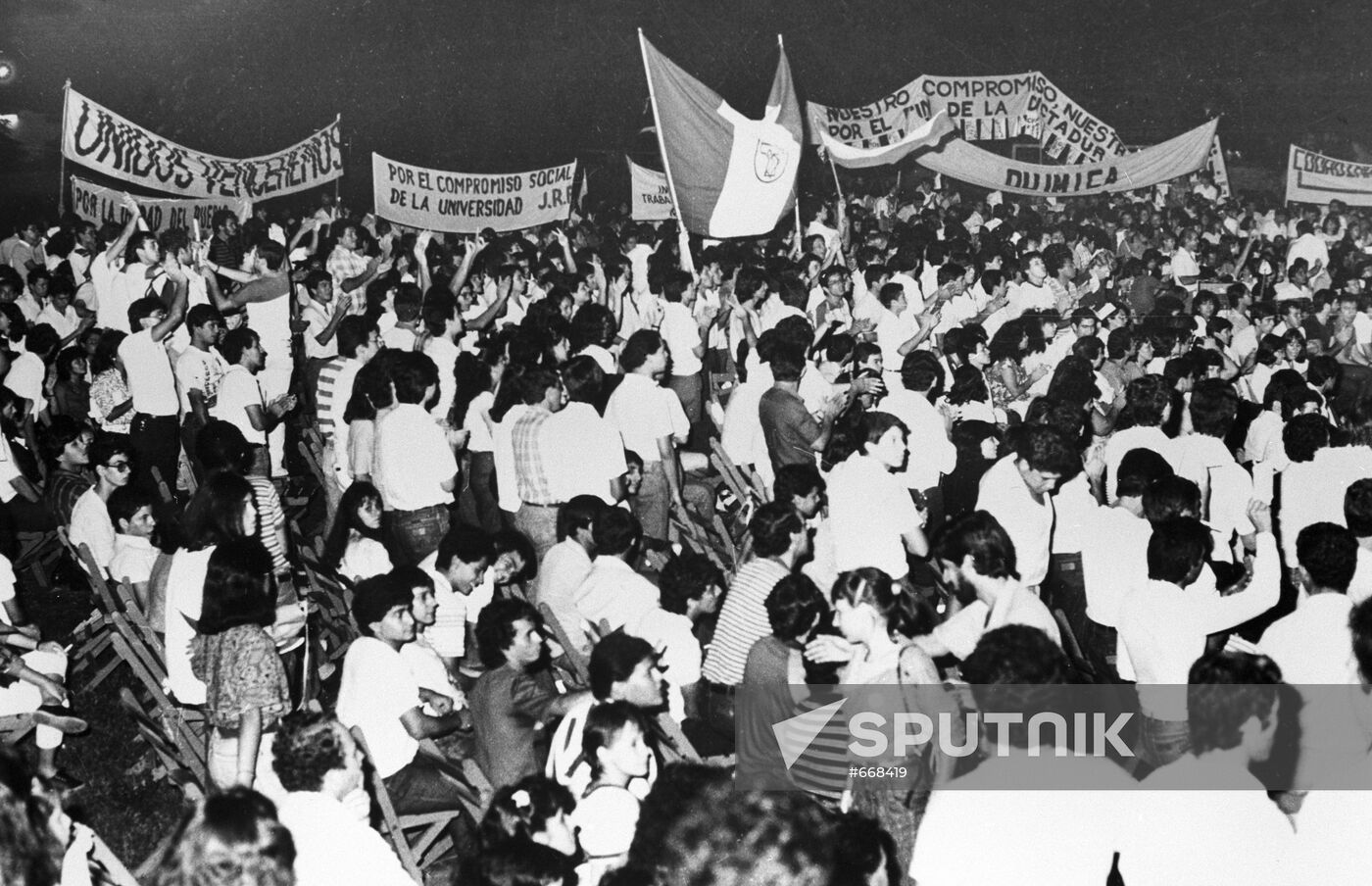 Massive anti-dictatorship demonstration in Asuncion