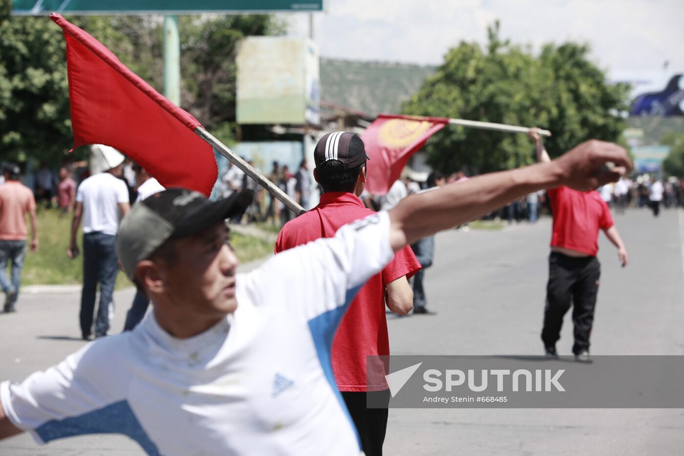 New clashes hit Kyrgyzstan
