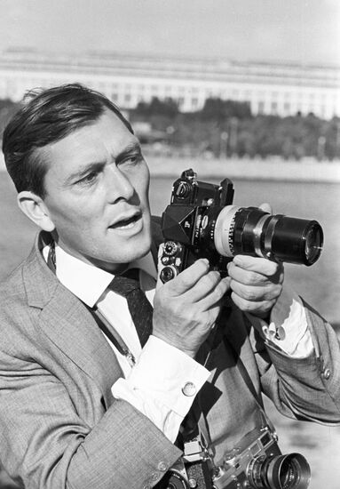 Reporter William Lavlis