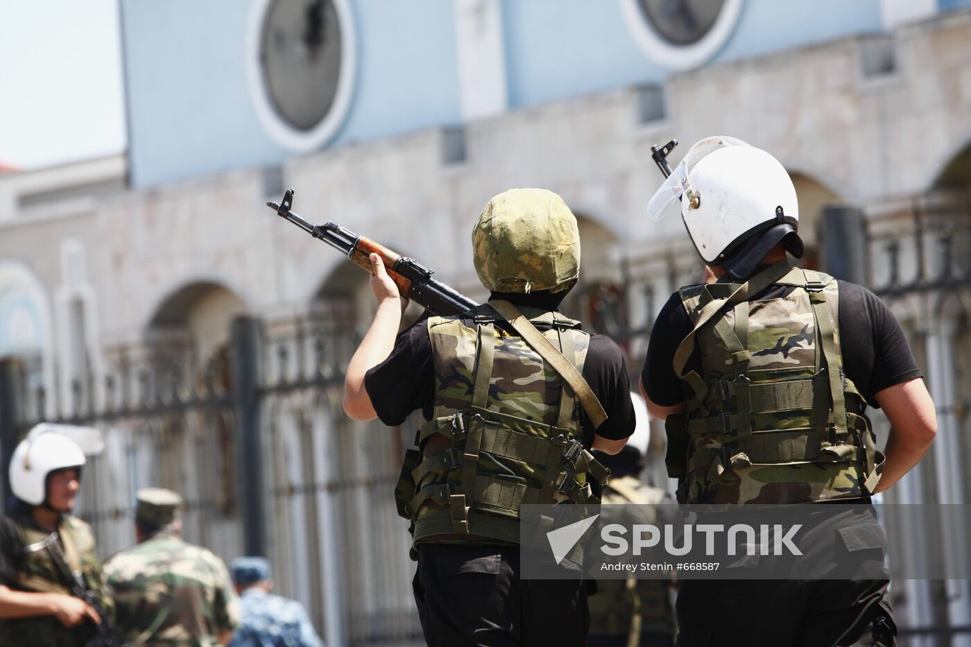 New clashes hit Kyrgyzstan