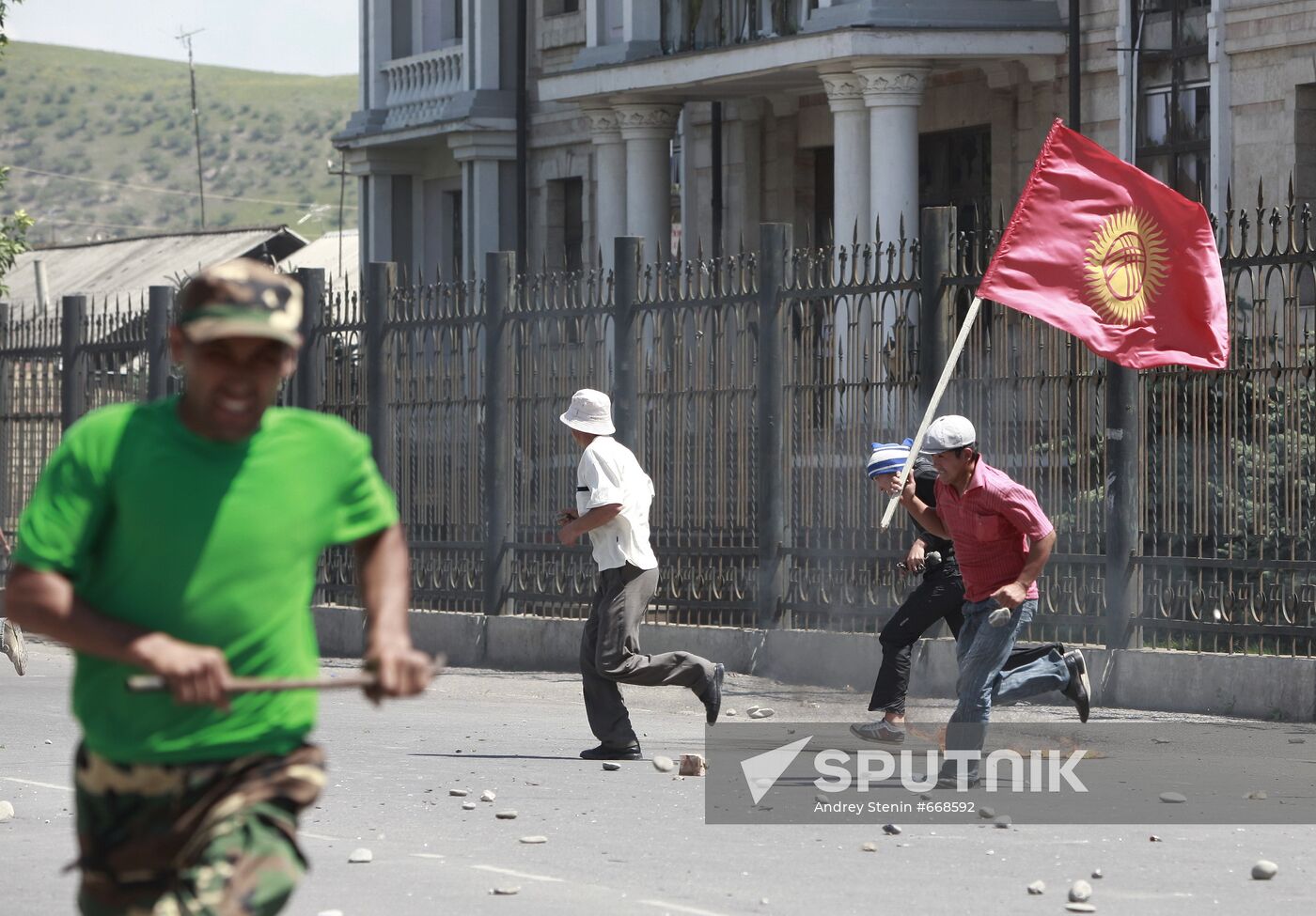 New clashes hit Kyrgyzstan