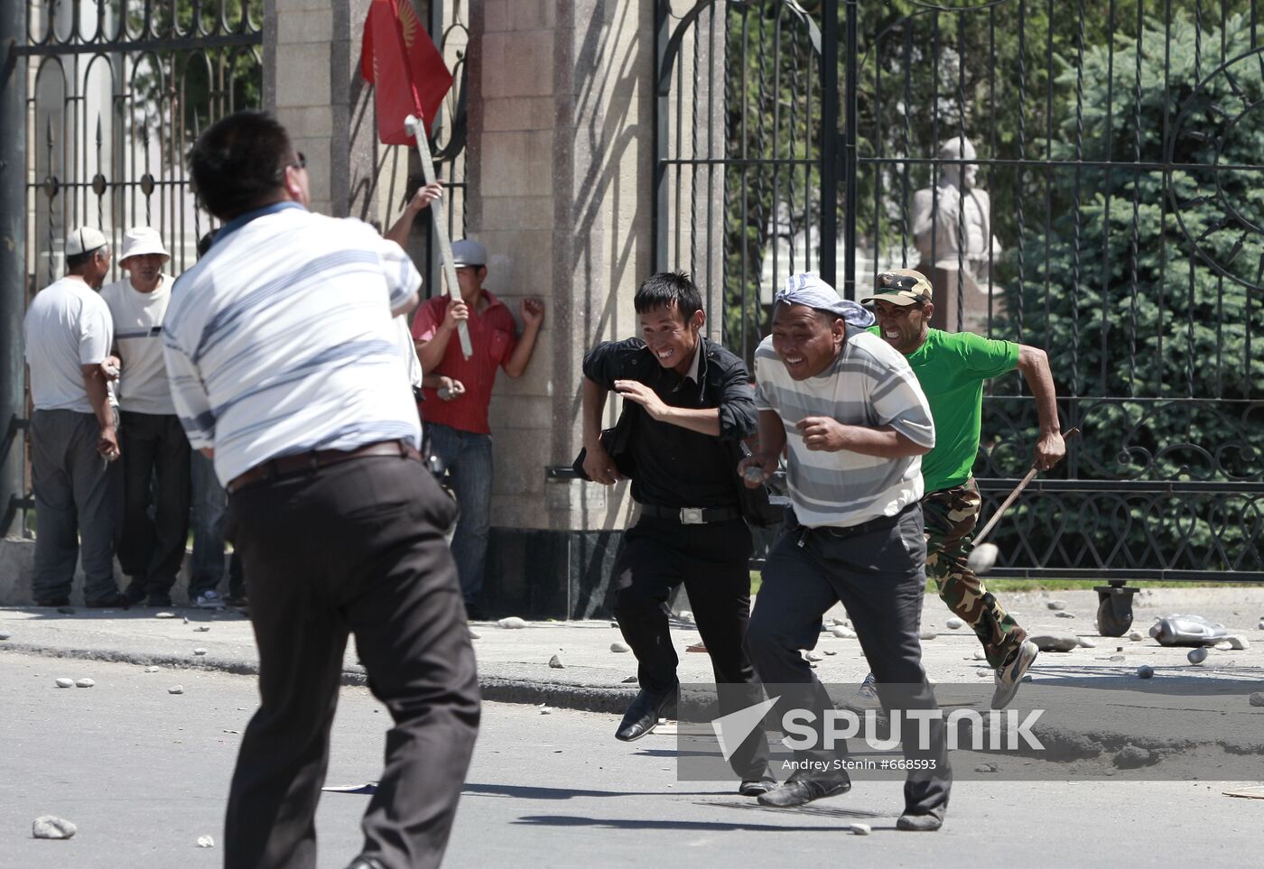 New clashes hit Kyrgyzstan