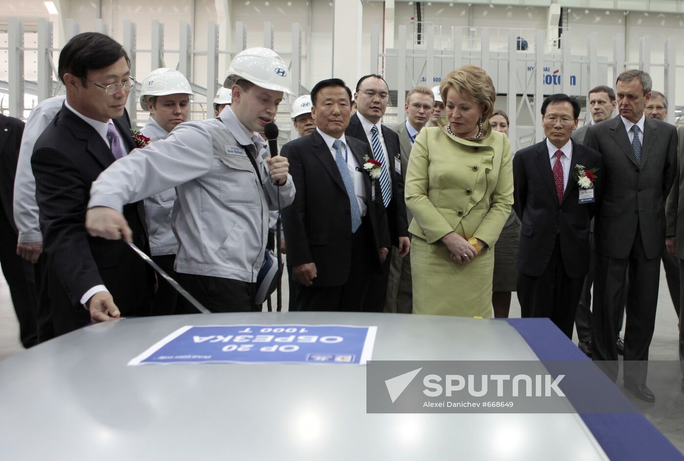 Test operation of stamping line of Hyundai in St. Petersburg