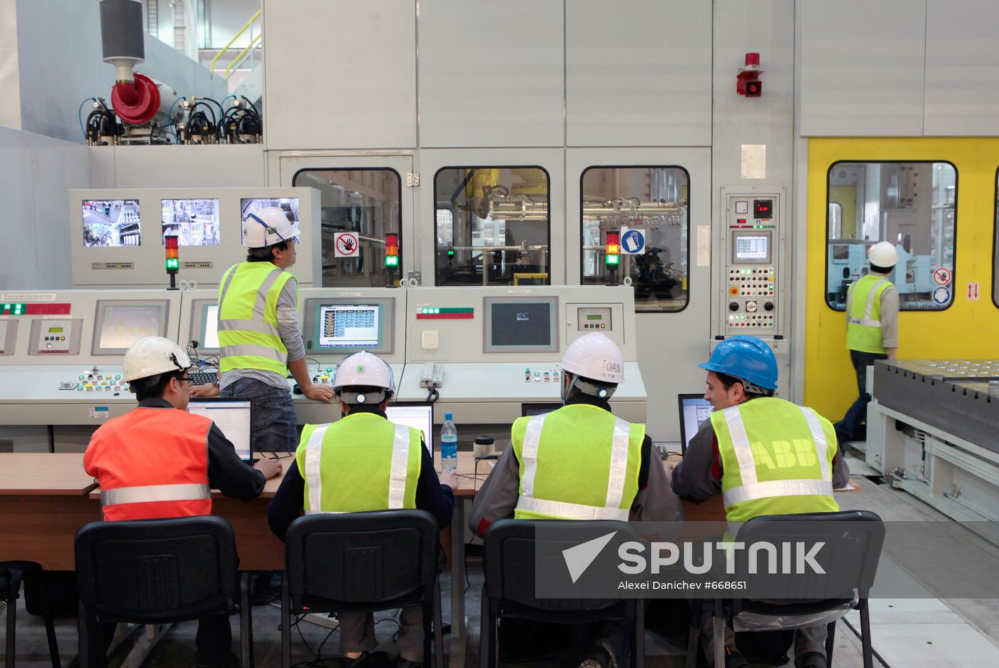 Test operation of stamping line of Hyundai in St. Petersburg