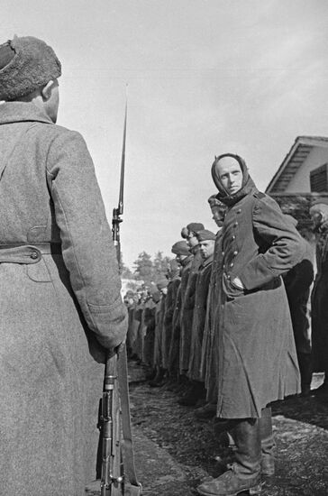German prisoners outside Moscow