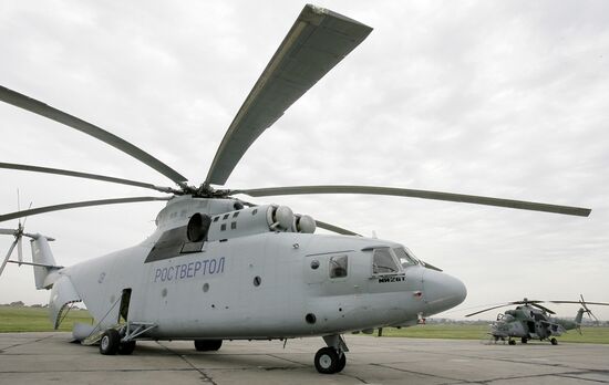 Versatile, wide-body caro helicopter Mi-26T