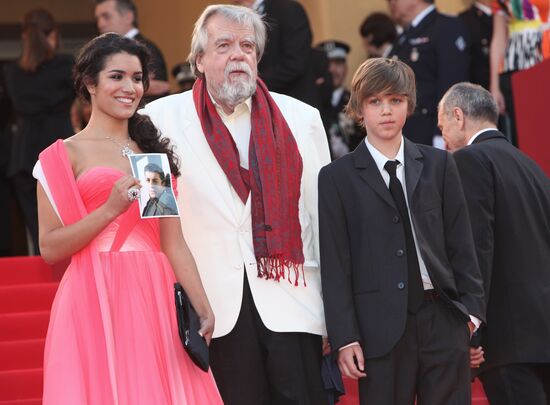 Sabrina Ouazani and Michael Lonsdale