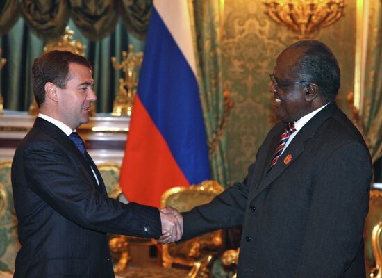 Dmitry Medvedev and Hifikepunye Pohamba