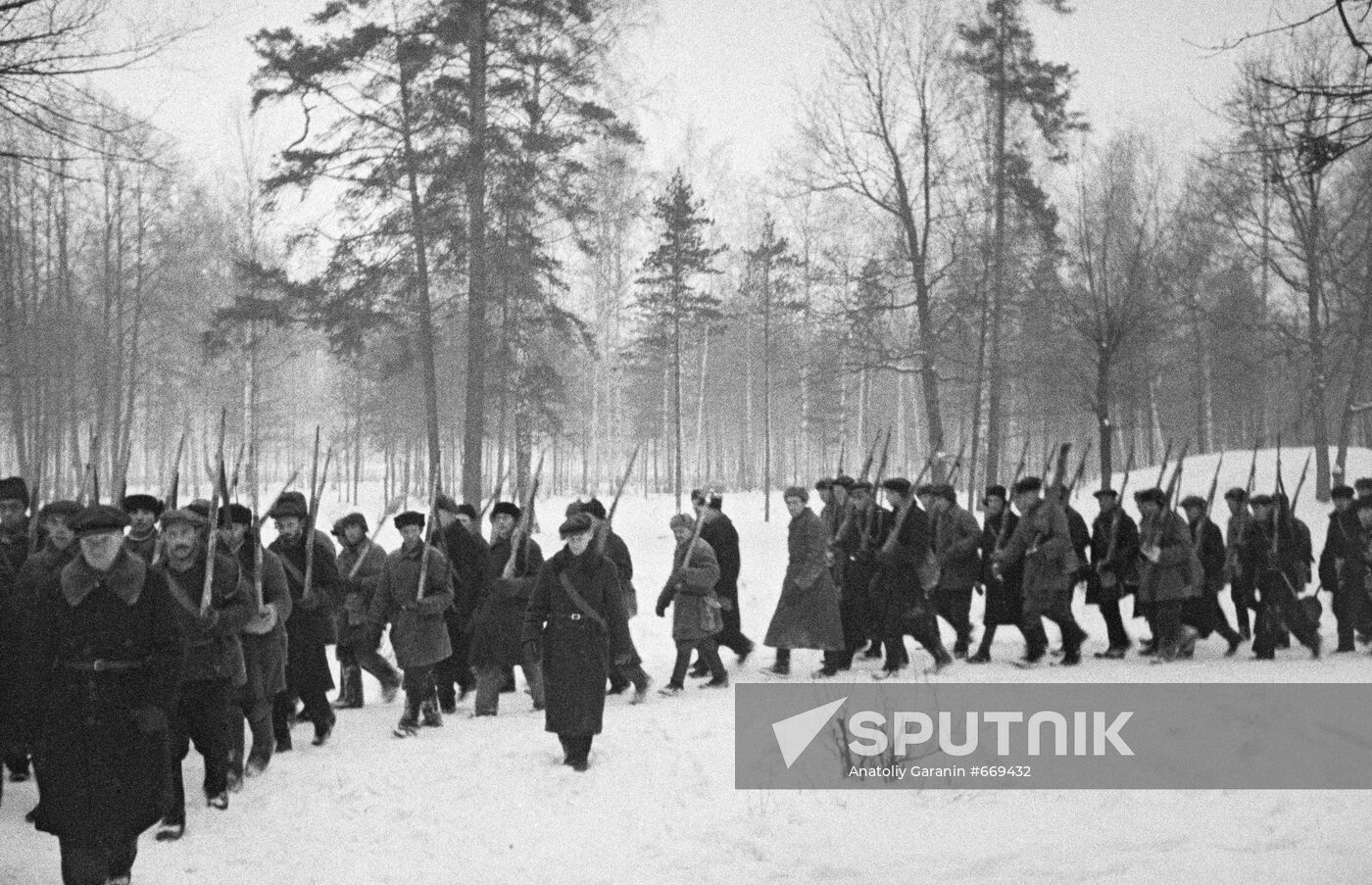 Battle of Moscow: Troop operations outside city