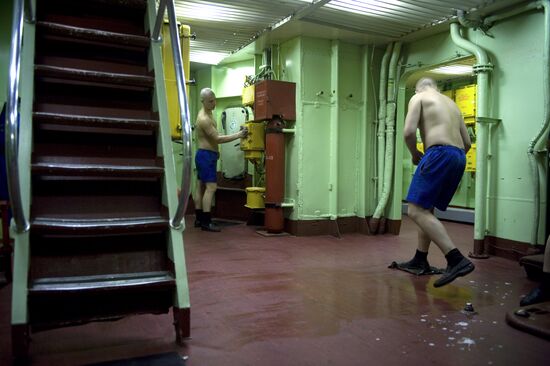 Long-distance voyage of Pyotr Veliky nuclear-powered cruiser