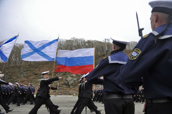 Peter the Great missile cruiser arrives in Primorye