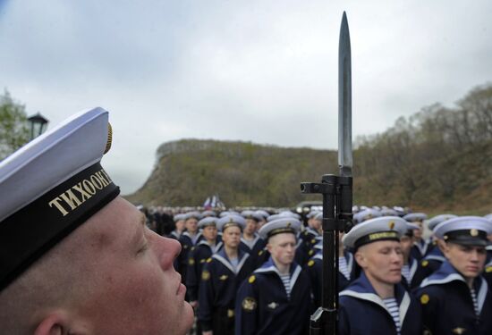 Peter the Great missile cruiser arrives in Primorye