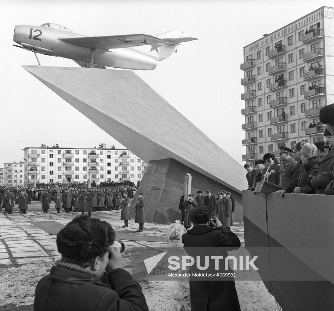 Solemn meeting dedicated to the opening of the monument to brave soviet cosmonauts