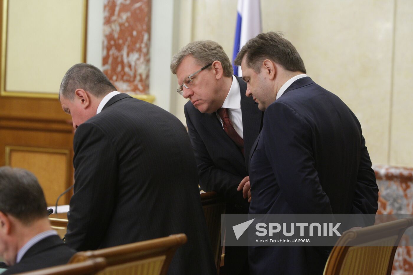 Vladimir Putin chairs meeting at Government House