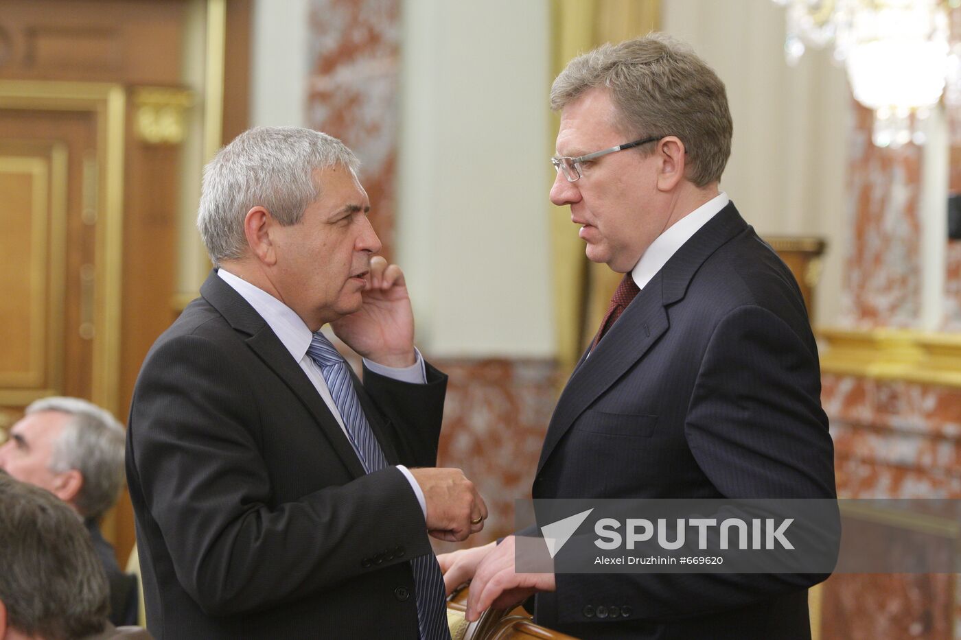 Vladimir Putin chairs meeting at Government House