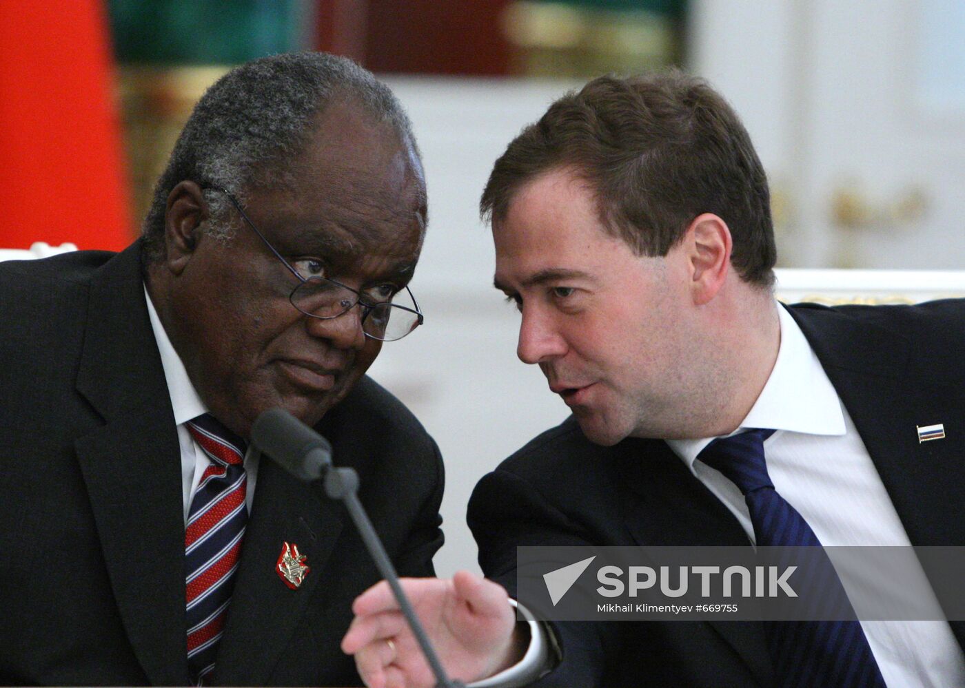 Dmitry Medvedev and Hifikepunye Pohamba