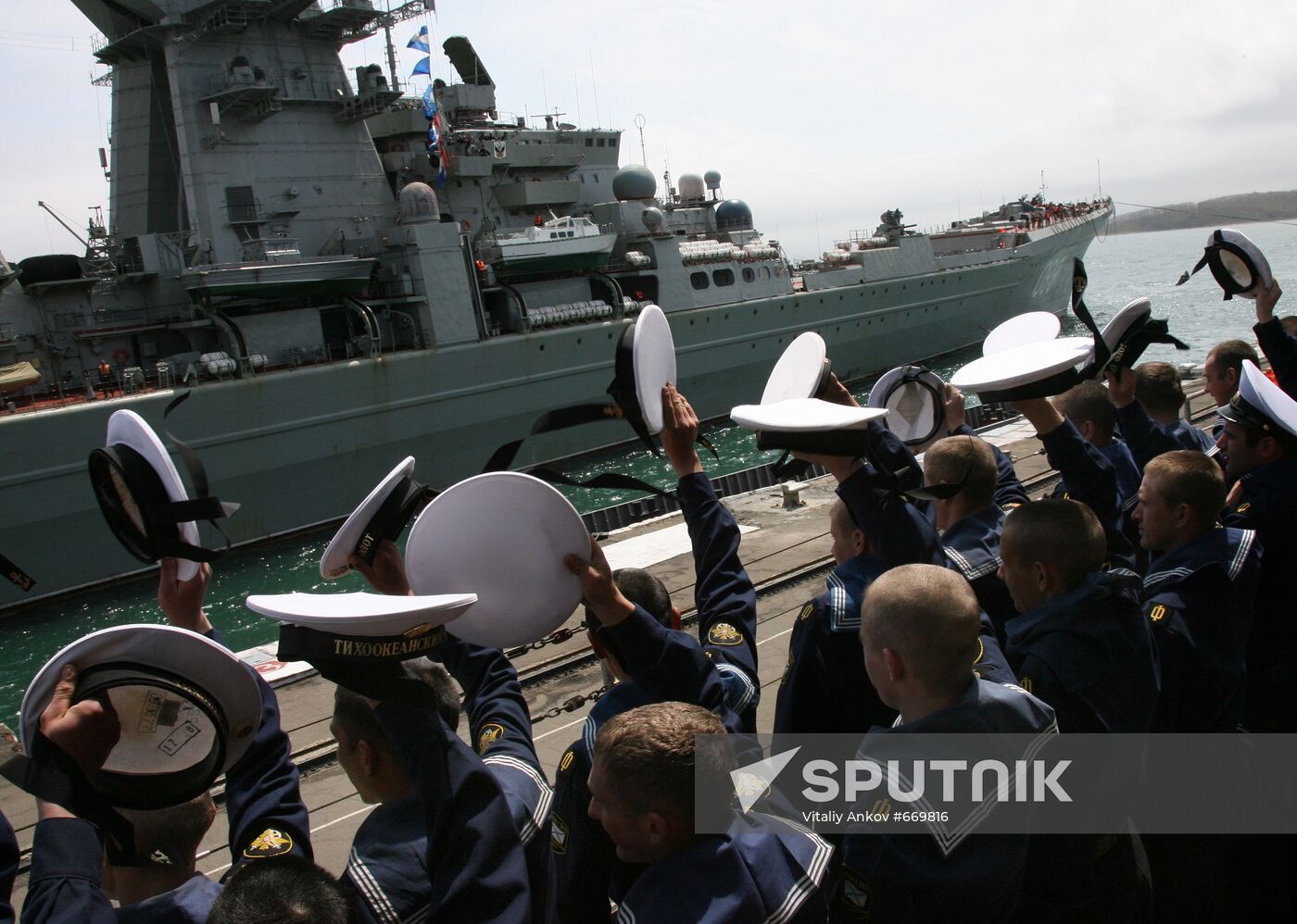 Peter the Great missile cruiser arrives in Primorye