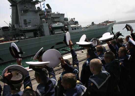 Peter the Great missile cruiser arrives in Primorye