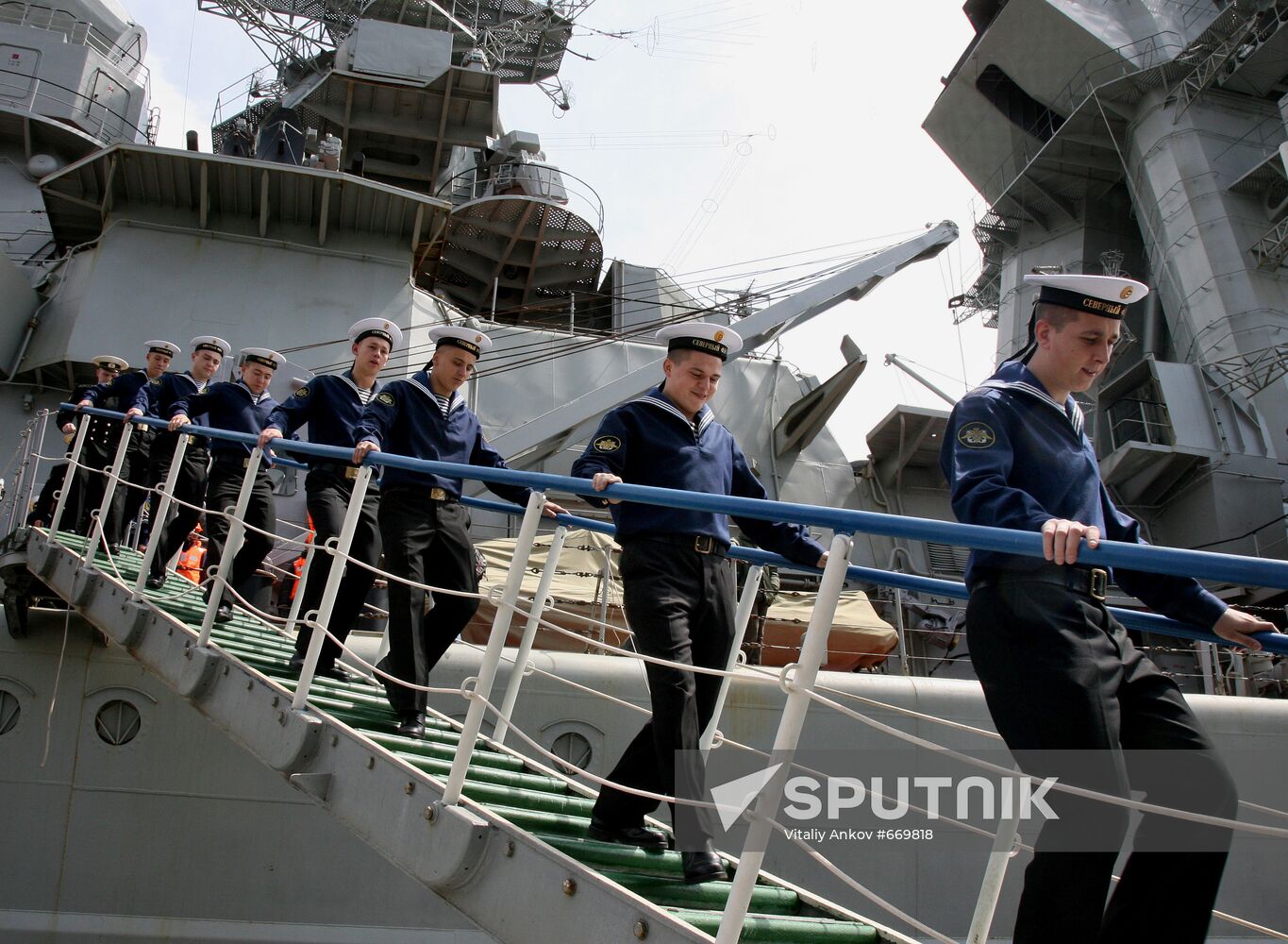 Peter the Great missile cruiser arrives in Primorye
