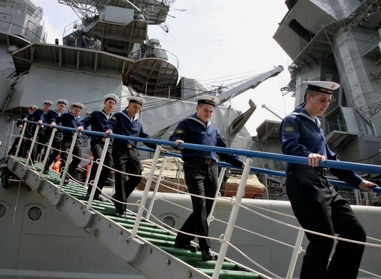 Peter the Great missile cruiser arrives in Primorye