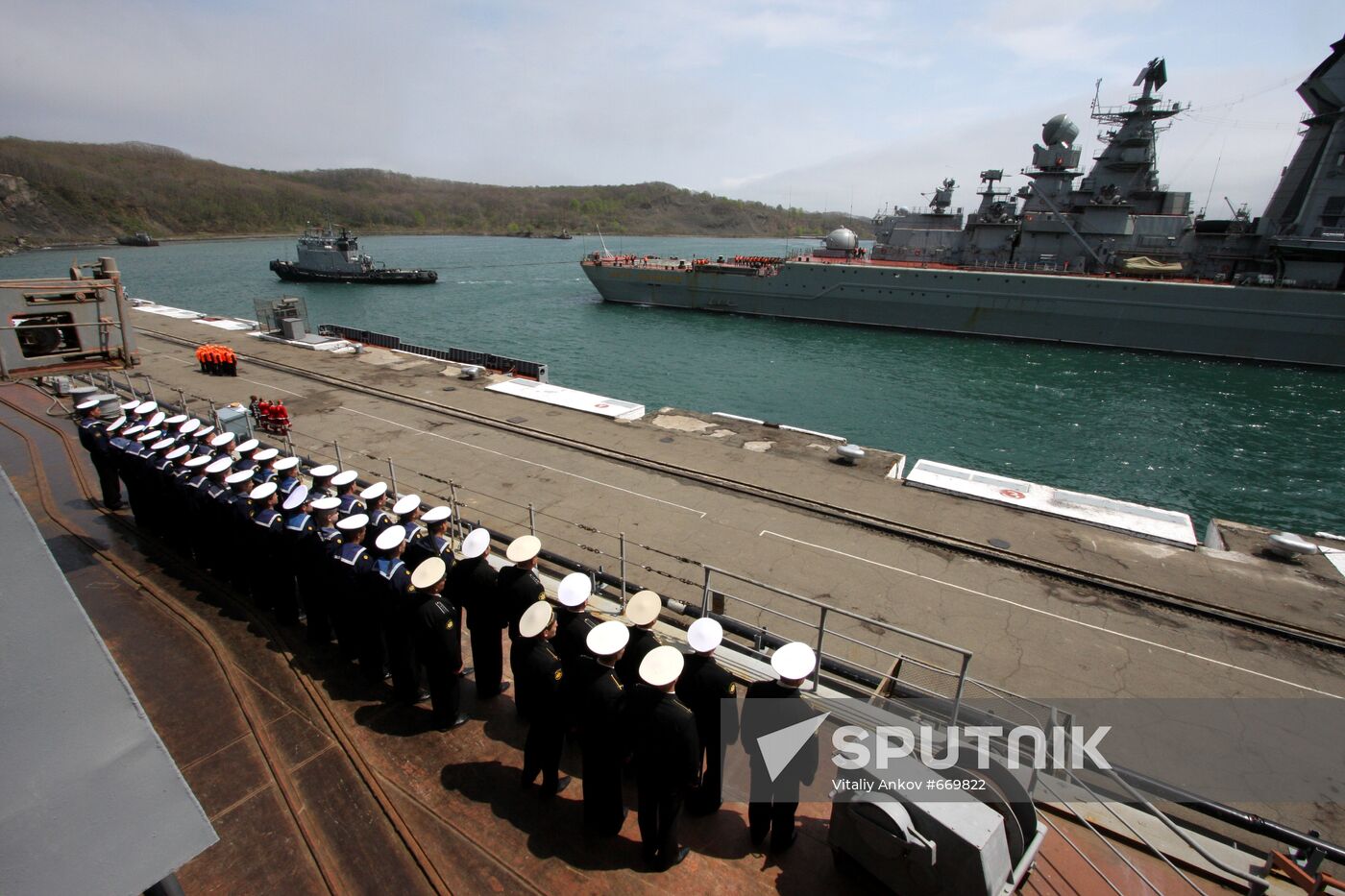 Peter the Great missile cruiser arrives in Primorye