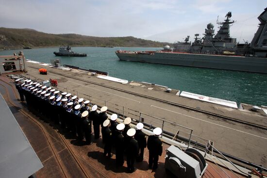 Peter the Great missile cruiser arrives in Primorye