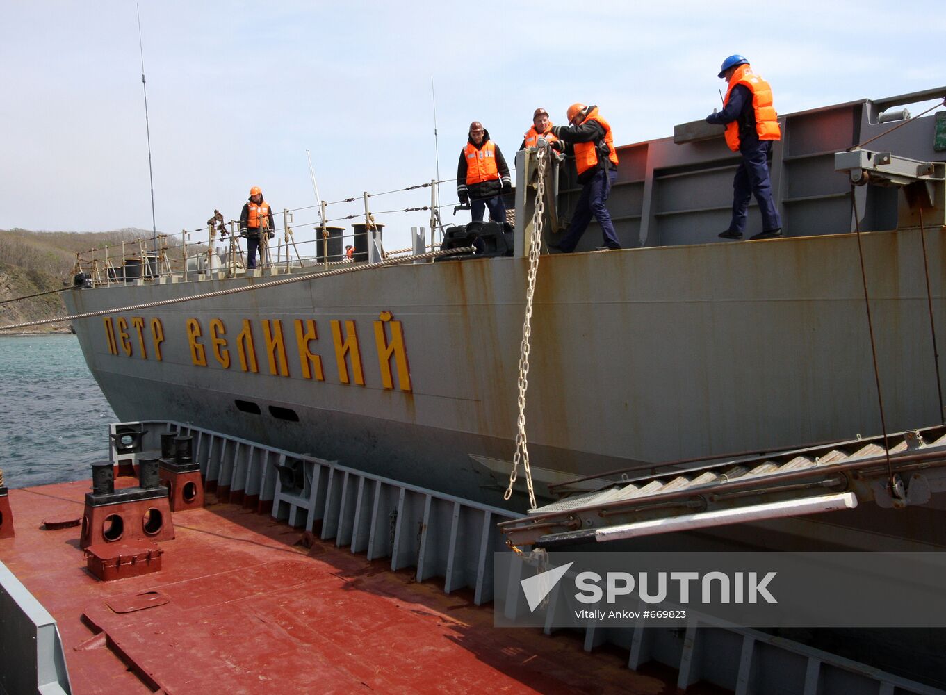 Peter the Great missile cruiser arrives in Primorye