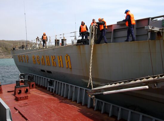 Peter the Great missile cruiser arrives in Primorye