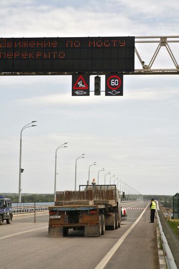 Two-kilometer bridge across Volga closed for traffic
