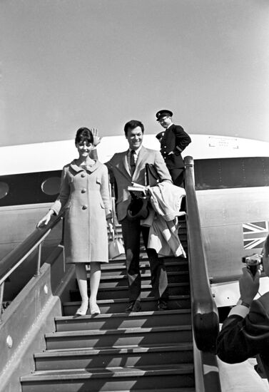American actors Tony Curtis and Christine Kaufmann