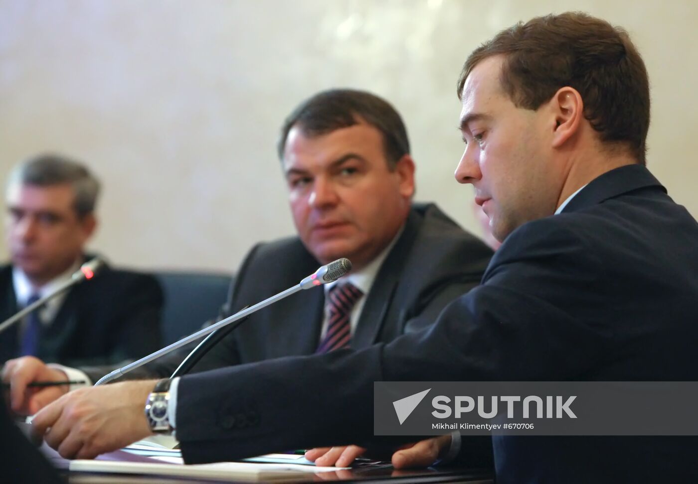 Dmitry Medvedev visits Moscow Military District headquarters
