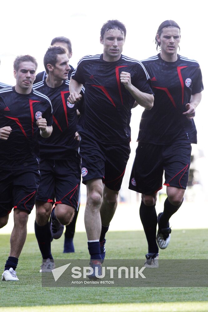 FC Bayern Munich holds open training session