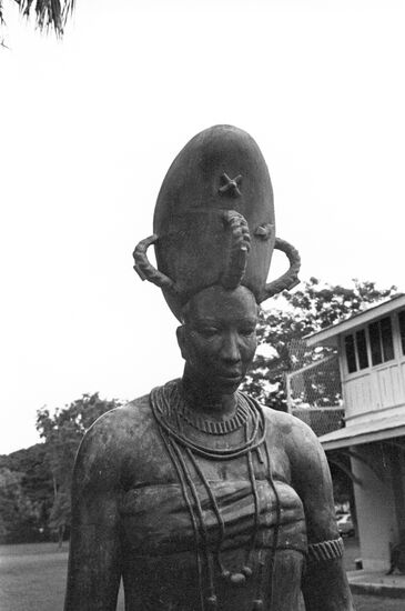 "Queen Yoruba" sculpture