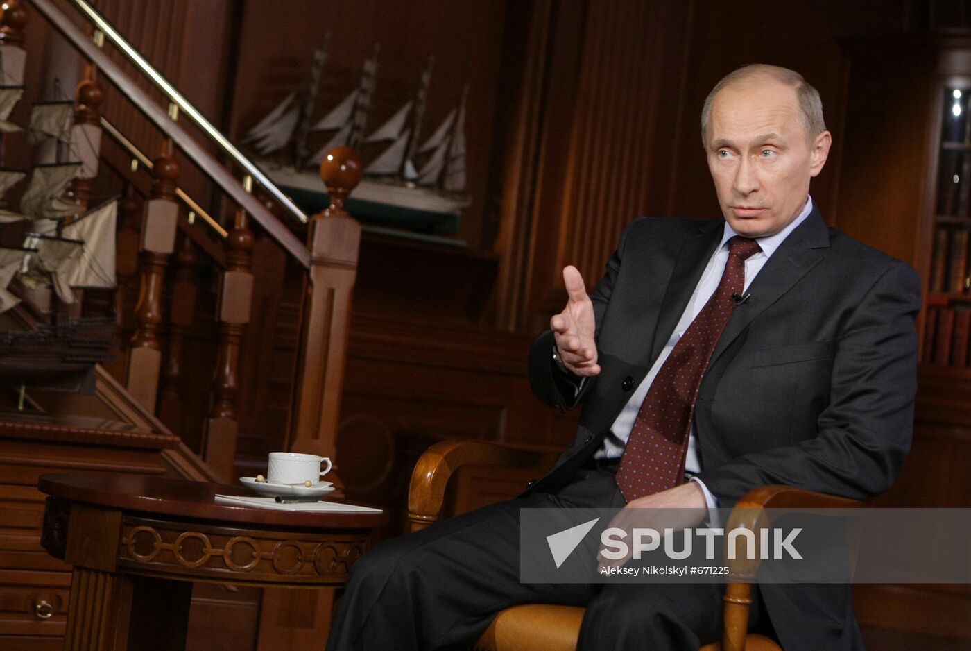 Vladimir Putin gives interview to Mir broadcasting company