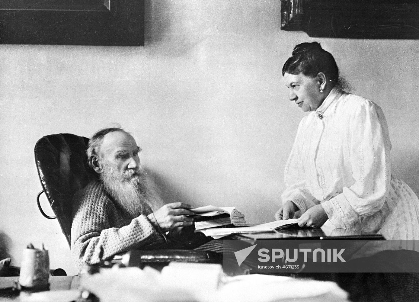 Leo Tolstoy with wife in Yasnaya Polyana