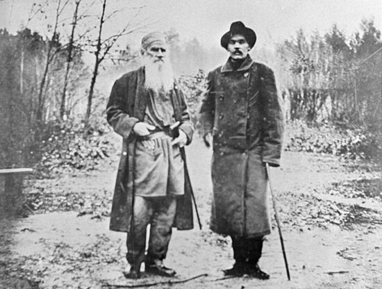 L.Tolstoy and M.Gorky in Yasnaya Polyana