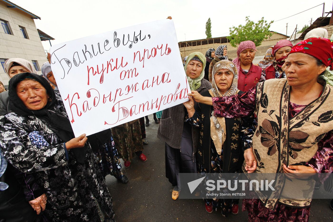 Uzbek women gather at People's Friendship University