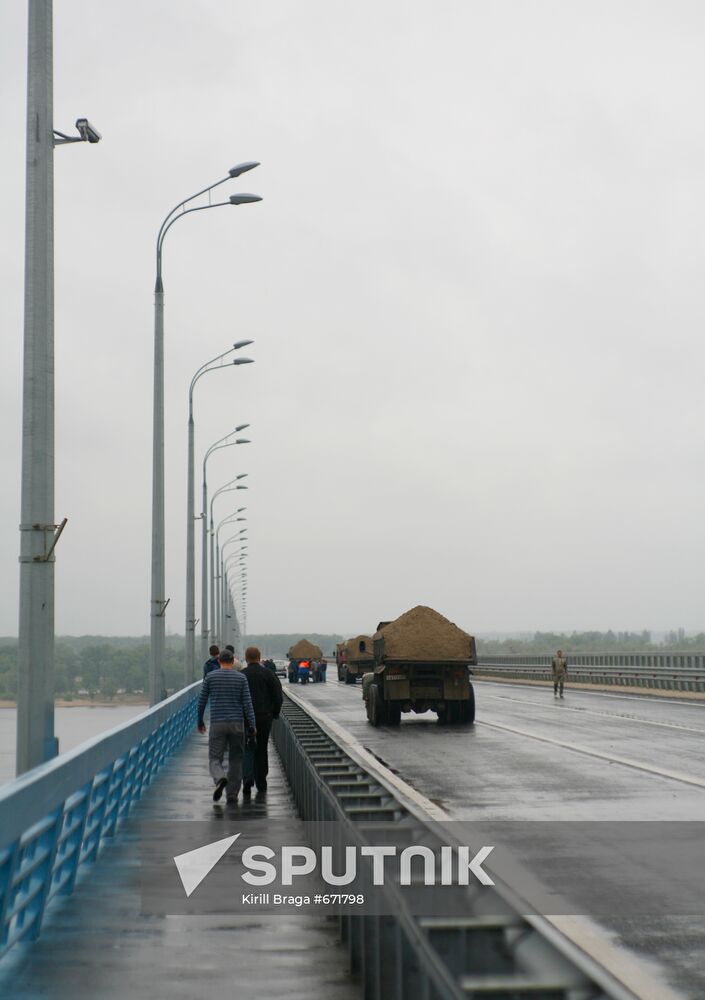 Technicians hold Volgograd Bridge strength test