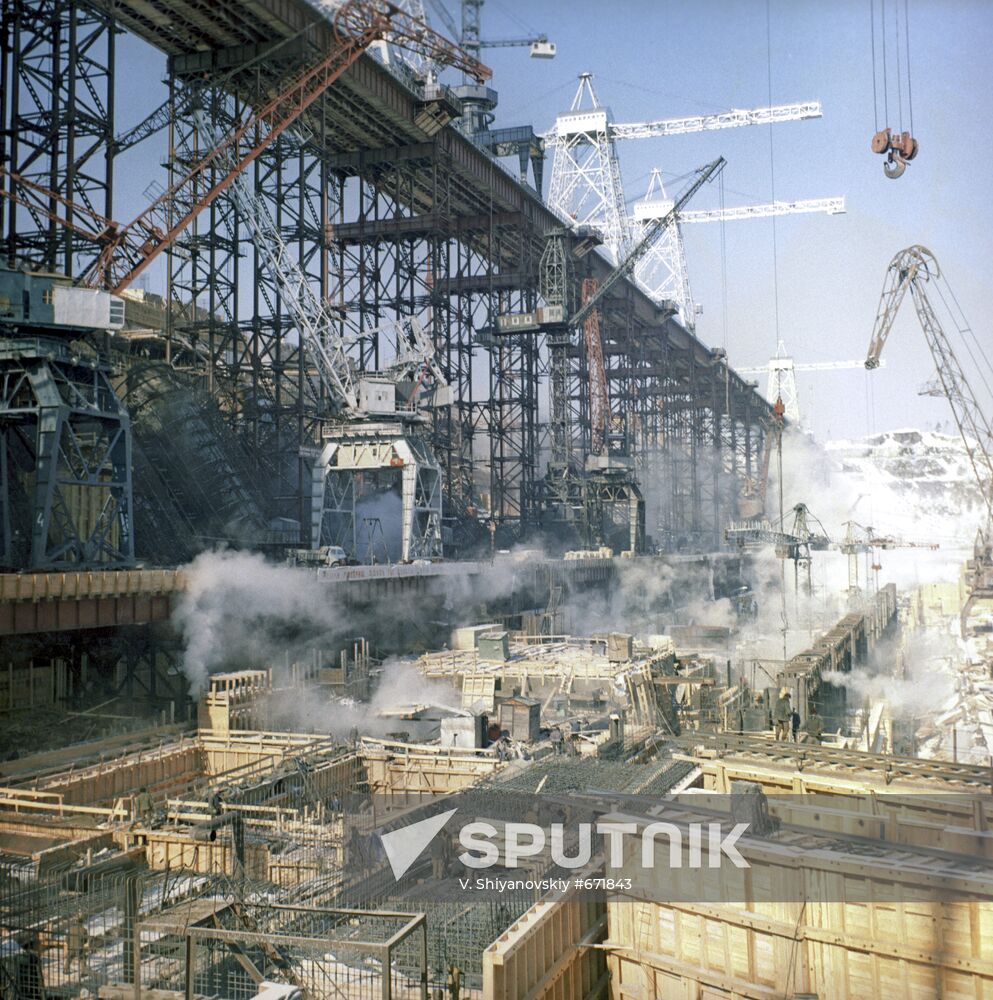 Construction of Ust-Ilimsk hydropower plant