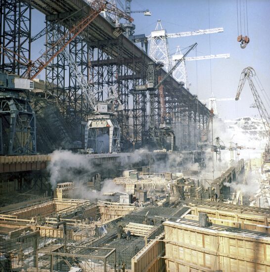 Construction of Ust-Ilimsk hydropower plant