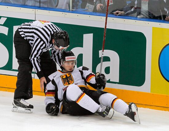 2010 Ice Hockey World Championship Semifinal: Russia vs. Germany
