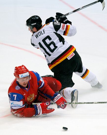 2010 Ice Hockey World Championship Semifinal: Russia vs. Germany
