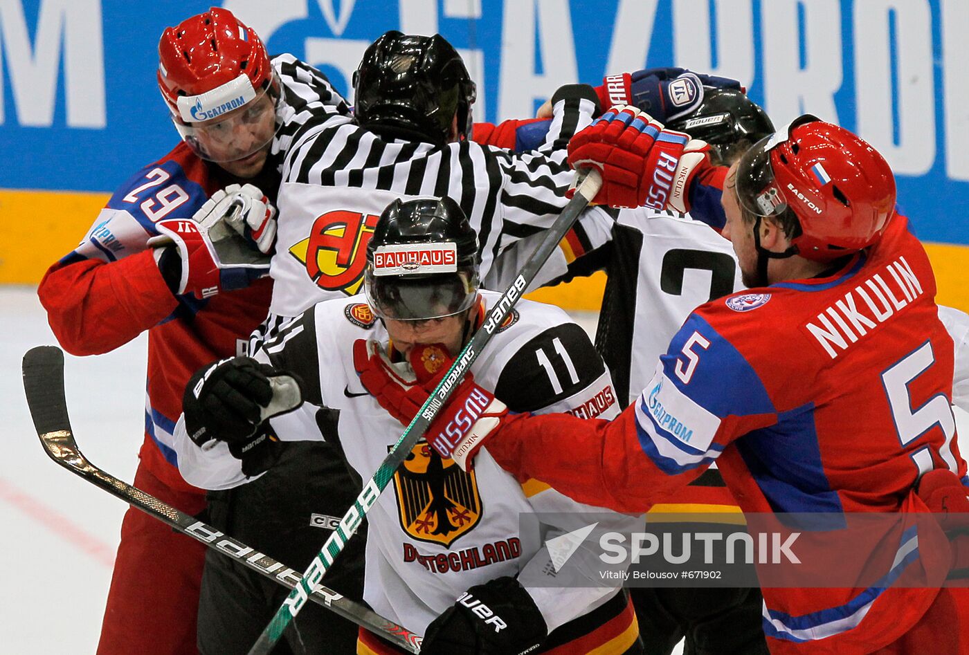 2010 Ice Hockey World Championship Semifinal: Russia vs. Germany