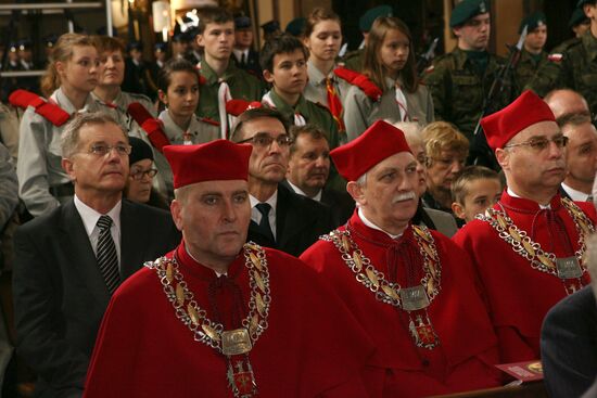 Astronomer Nicolaus Copernicus reburied by Polish priests