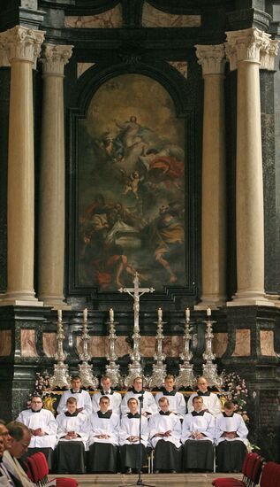 Astronomer Nicolaus Copernicus reburied by Polish priests