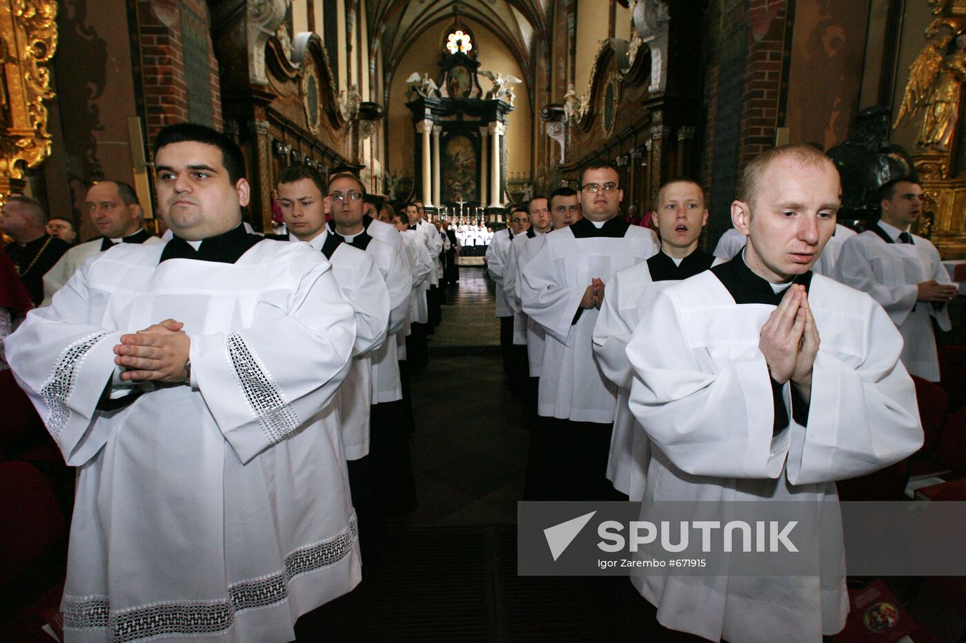 Astronomer Nicolaus Copernicus reburied by Polish priests