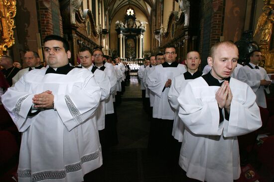 Astronomer Nicolaus Copernicus reburied by Polish priests